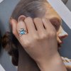 Anillo de apertura estilo Pandora con oso abrazo - SCR921