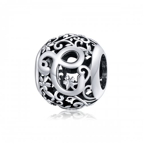 Encanto de letra D Pandora Style con diseño de flores caladas - SCC1444-D