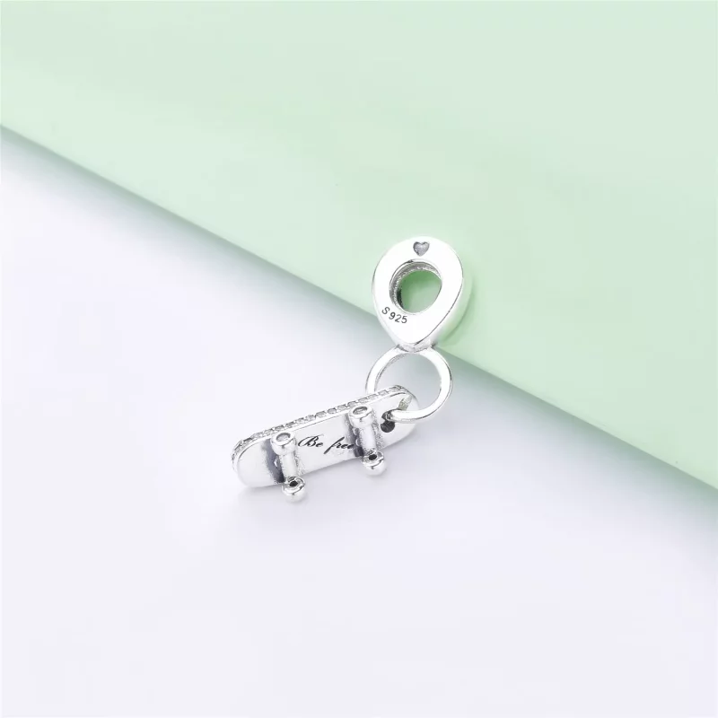(imagen para) Charm Colgante PANDORA en plata de ley Sé Libre - 797206CZ - Ver 3