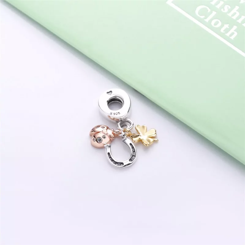 (imagen para) Charm Colgante PANDORA Herradura, Trébol y Mariquita - 797852CZ - Ver 2