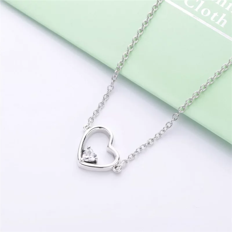 (imagen para) Collar PANDORA Corazón de amor asimétrico 397797CZ - Ver 3