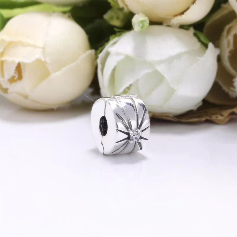 (imagen para) Charm de clip PANDORA Sparkling Sunburst - 798614C01 - Ver 2