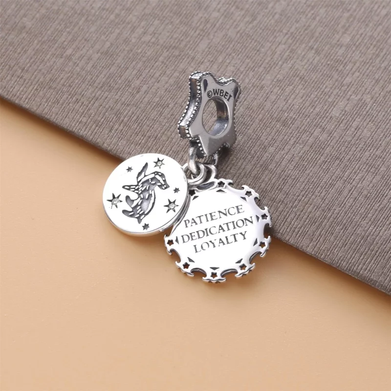 (imagen para) PANDORA Harry Potter, Colgante Hufflepuff - 798832C01 - Ver 3