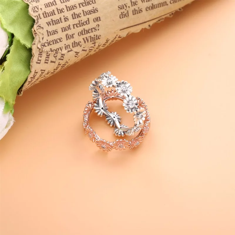 (imagen para) Anillo PANDORA Sparkling Daisy Flower Crown - 198799C01 - Ver 2