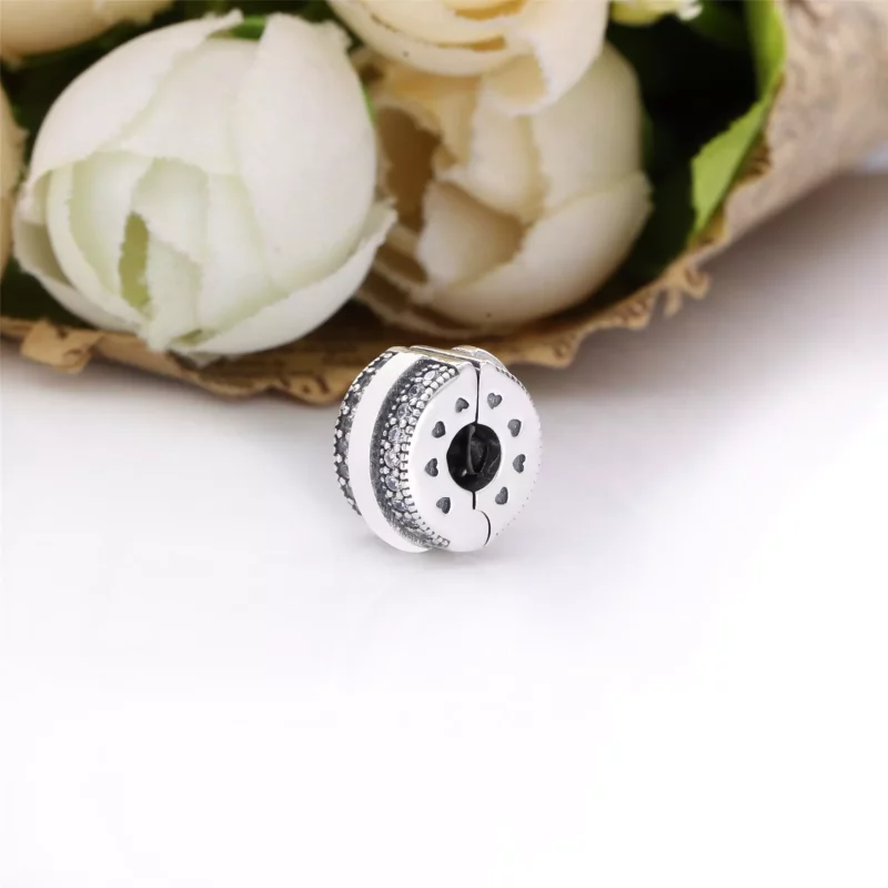 (imagen para) Charm Clip PANDORA Sparkling Pavé Lines & Logo - 799042C01 - Ver 3