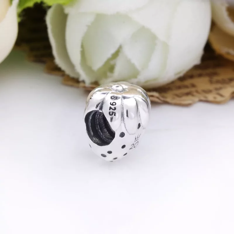 (imagen para) Pandora 2020 Edición Limitada Amuleto de Fresa - 798952C00 - Ver 3
