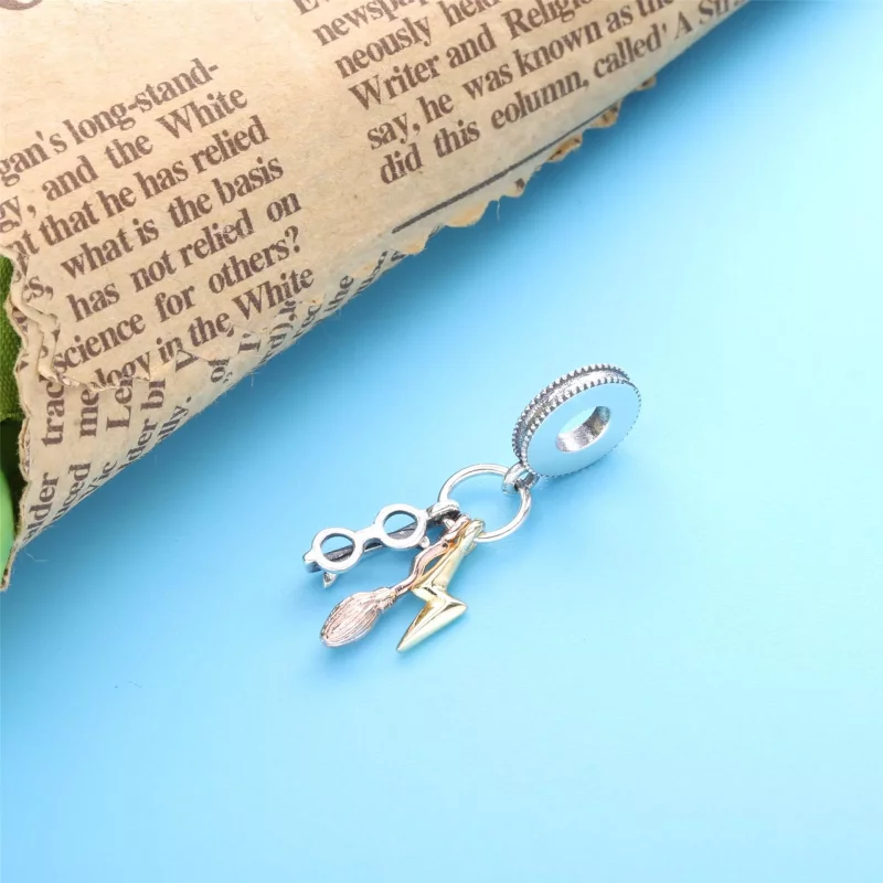 (imagen para) PANDORA Harry Potter, Gafas, Nimbus 2000 y Encanto de Rayo Dangle - 799129C00 - Ver 2