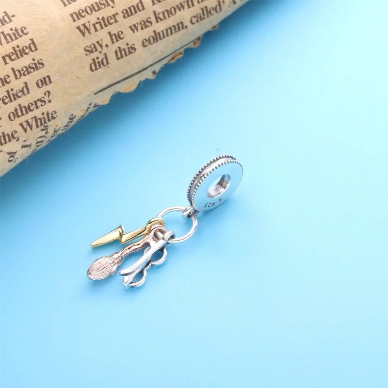 (imagen para) PANDORA Harry Potter, Gafas, Nimbus 2000 y Encanto de Rayo Dangle - 799129C00 - Ver 3