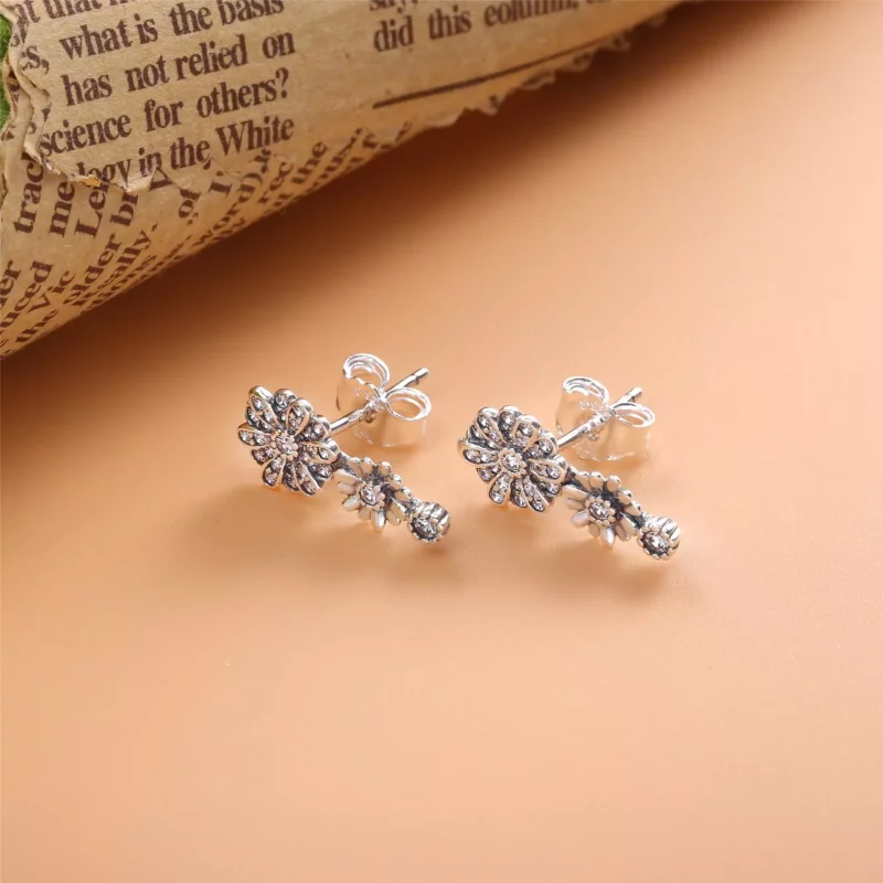 (imagen para) Pendientes de botón trío PANDORA Sparkling Daisy Flower - 298876C01 - Ver 3