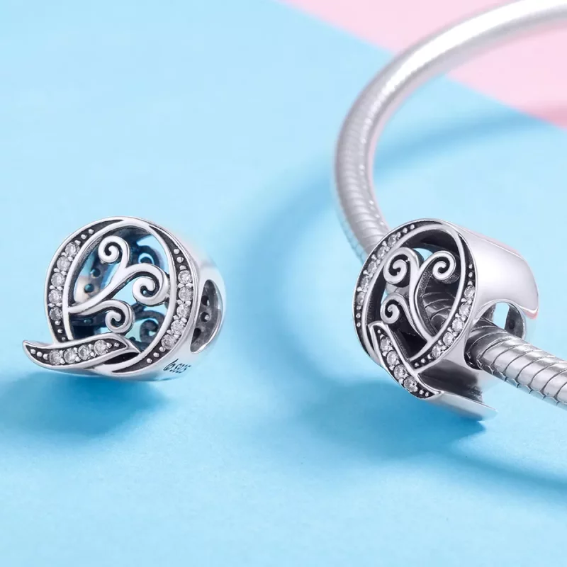 (imagen para) Charm con letra Q brillante de estilo Pandora con pavé de flores - BSC030-Q - Ver 4