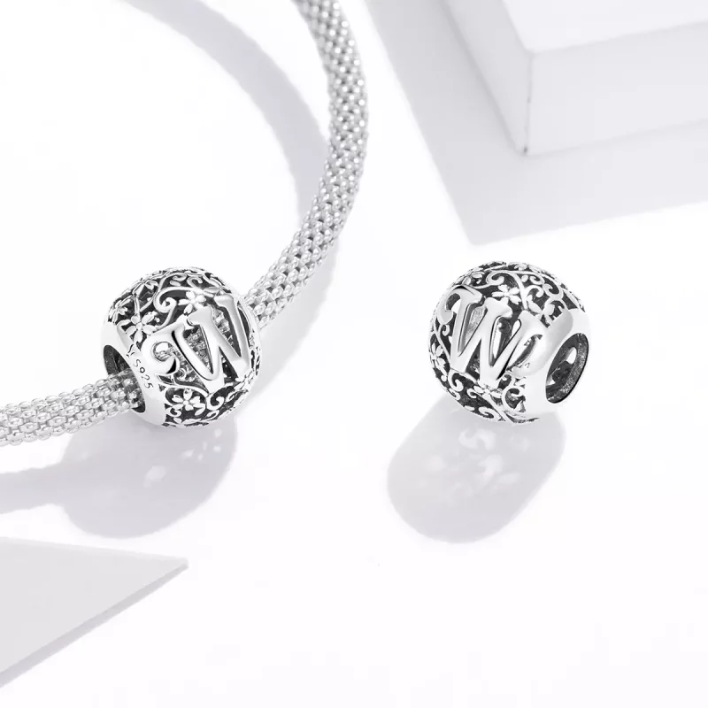 (imagen para) Charm Pandora estilo flor abierta con letra W - SCC1444-W - Ver 4