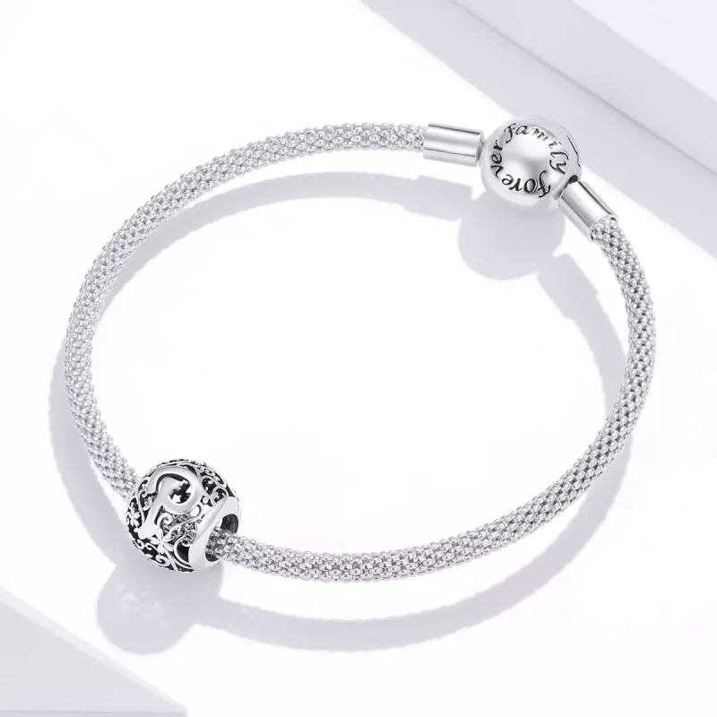 (imagen para) Charm Pandora estilo flor calada con letra P - SCC1444-P - Ver 3