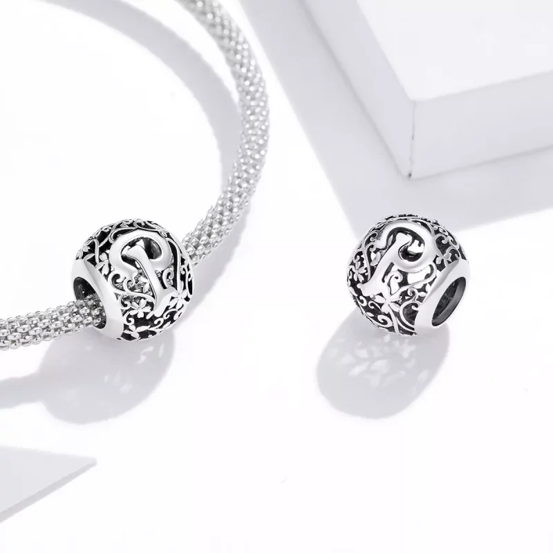 (imagen para) Charm Pandora estilo flor calada con letra P - SCC1444-P - Ver 4