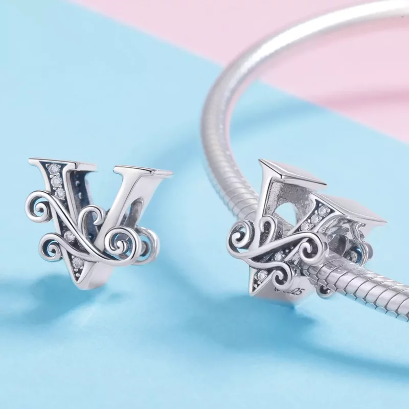 (imagen para) Encanto de Letra V con Pavé Brillante de Estilo Pandora - BSC030-V - Ver 4