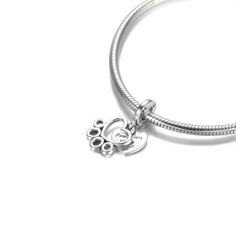 (imagen para) Charm de PANDORA Huellas en mi Corazón - 799360C00 - Ver 5