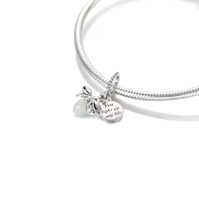 (imagen para) PANDORA Encanto Colgante Luciérnaga que Brilla en la Oscuridad - 799352C01 - Ver 5
