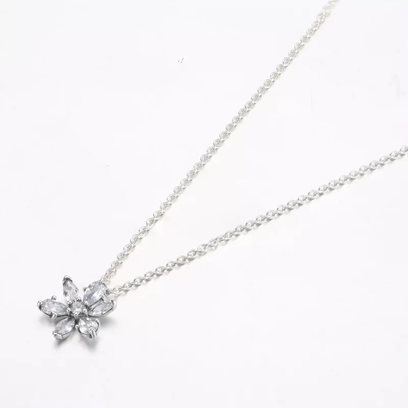 (imagen para) Collar colgante de PANDORA Sparkling Herbarium Cluster - 392387C01 - Ver 2