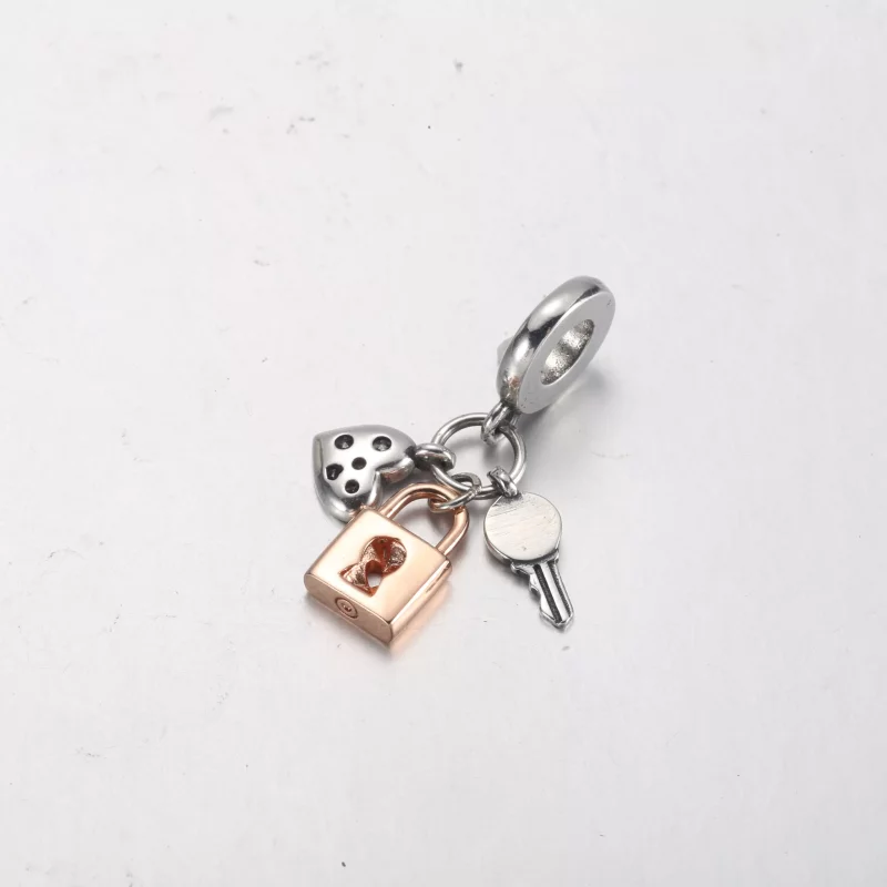 (imagen para) Llavero de PANDORA en dos tonos con colgantes de candado, llave y corazón - 7825 - Ver 3