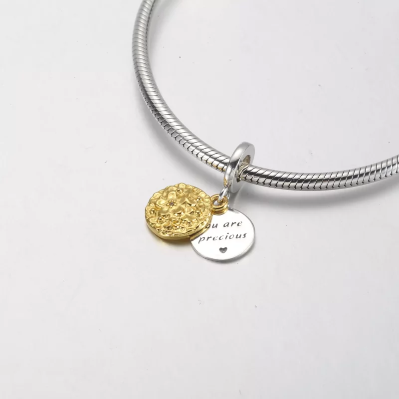 (imagen para) Pandora Charm Doble Colgante Margarita Bicolor - 762341C01 - Ver 4