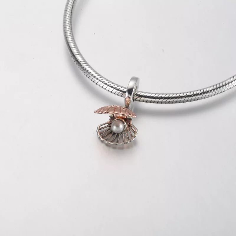 (imagen para) Pandora Club 2023 Colgante con Concha de Mar y Perla de Agua Dulce Tratada - 782 - Ver 5