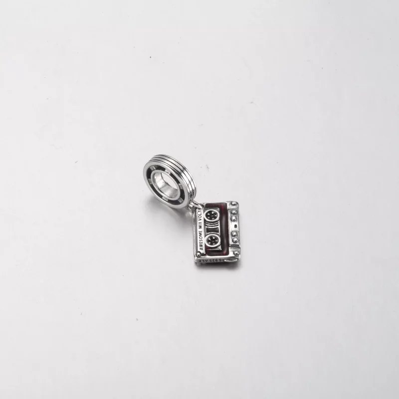 (imagen para) PANDORA Marvel Guardianes de la Galaxia Cassette Tape Dangle Charm - 792564C01 - Ver 3