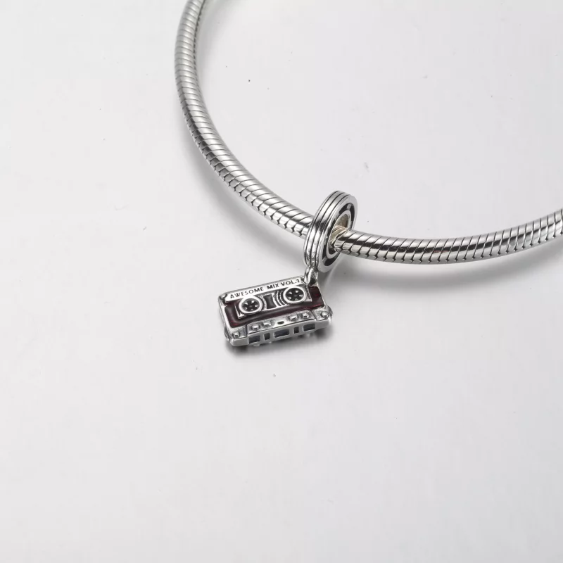 (imagen para) PANDORA Marvel Guardianes de la Galaxia Cassette Tape Dangle Charm - 792564C01 - Ver 4