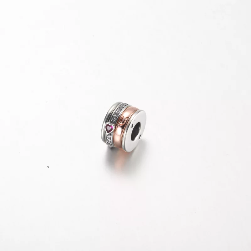 (imagen para) Pandora Charm de dos tonos con mensaje de amor giratorio - 782639C01 - Ver 2
