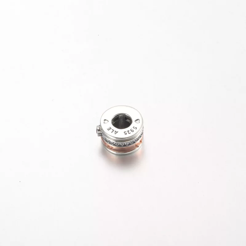 (imagen para) Pandora Charm de dos tonos con mensaje de amor giratorio - 782639C01 - Ver 3