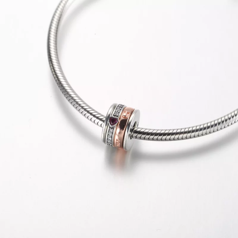 (imagen para) Pandora Charm de dos tonos con mensaje de amor giratorio - 782639C01 - Ver 4