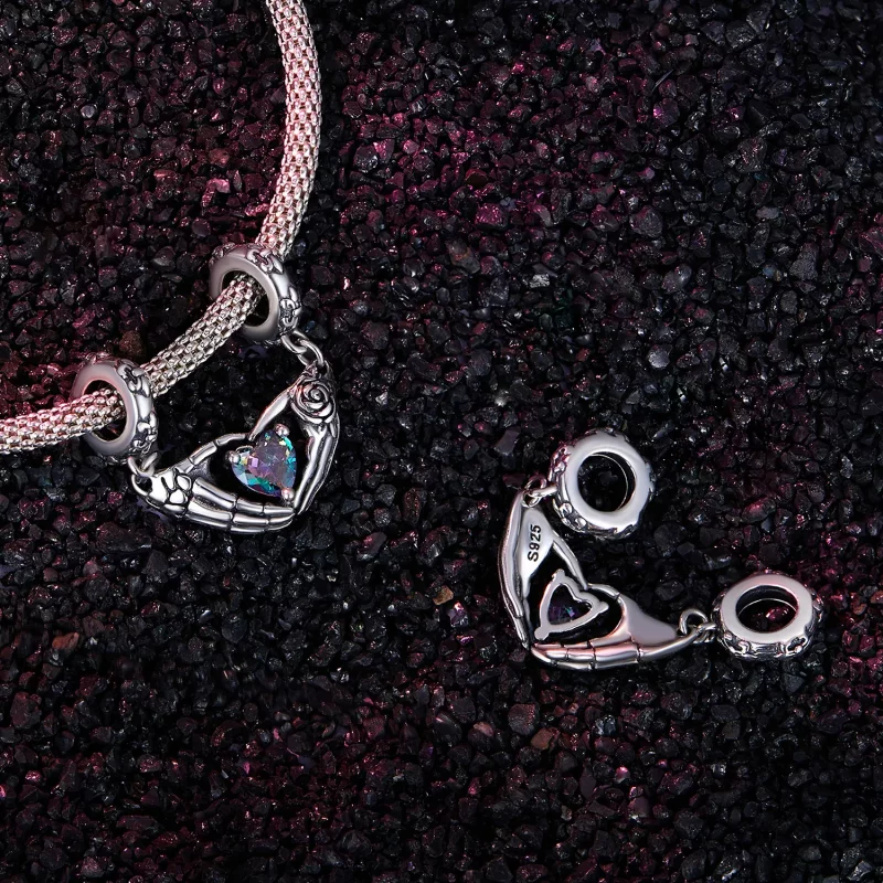 (imagen para) Colgante con manos de calavera de Halloween estilo Pandora - SCC2607 - Ver 4