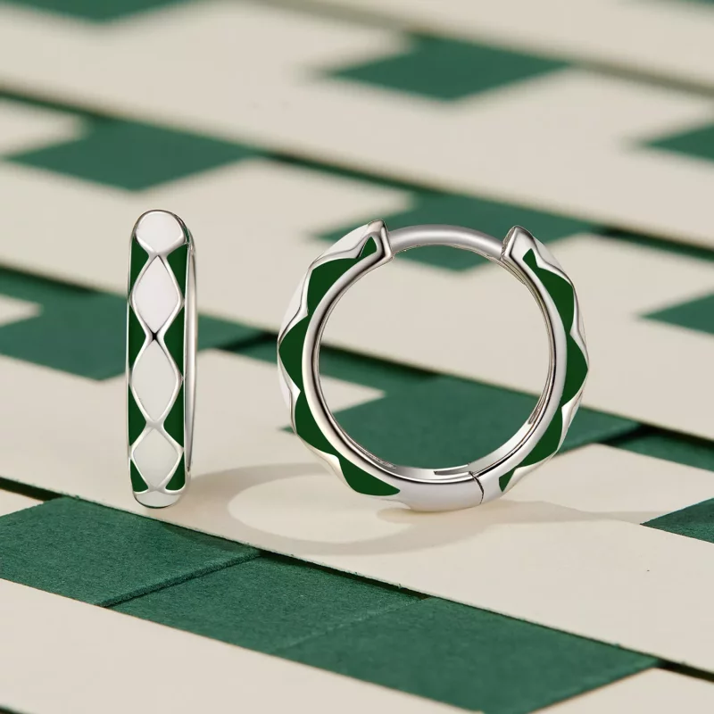 (imagen para) Pendientes de Aro con patrón de diamantes verdes y blancos estilo Pandora - SCE1 - Ver 2