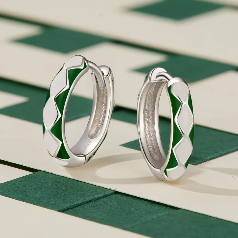 (imagen para) Pendientes de Aro con patrón de diamantes verdes y blancos estilo Pandora - SCE1 - Ver 3