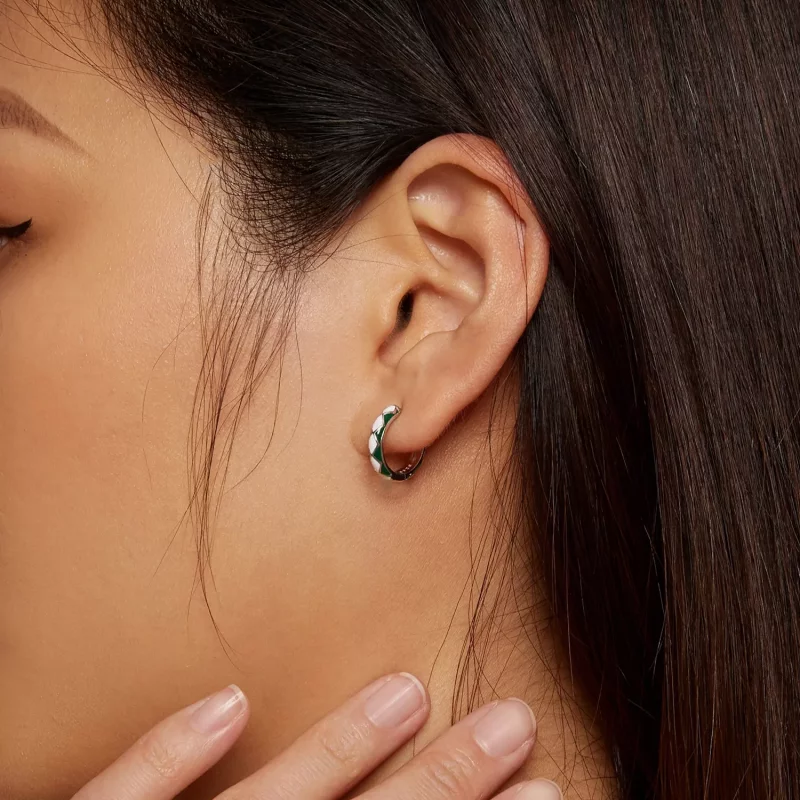 (imagen para) Pendientes de Aro con patrón de diamantes verdes y blancos estilo Pandora - SCE1 - Ver 6