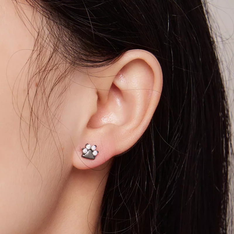 (imagen para) Pendientes de Tuerca Estilo Pandora con Huellas de Perro Negras - SCE1575 - Ver 4