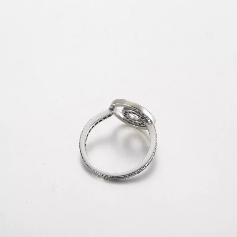 (imagen para) Anillo con círculos pavé y logotipo exclusivo de Pandora - 192316C01 - Ver 4