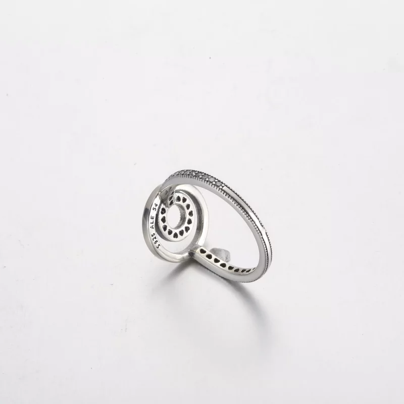(imagen para) Anillo con círculos pavé y logotipo exclusivo de Pandora - 192316C01 - Ver 5