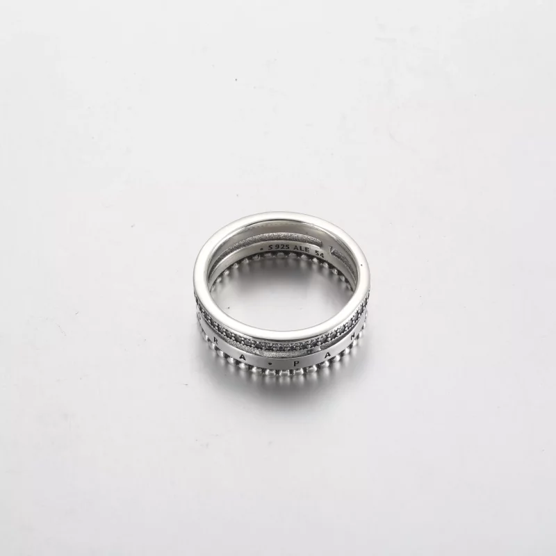 (imagen para) Anillo con pavé y cuentas con el logotipo de Pandora Signature - 192312C01 - Ver 3