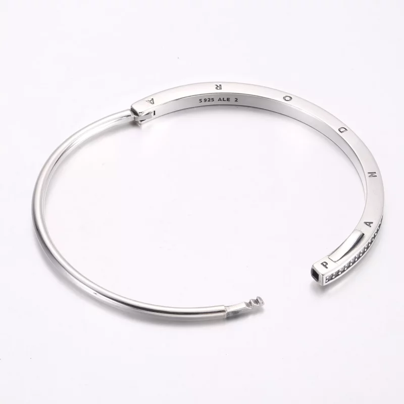 (imagen para) Brazalete con pavé y firma de identificación de Pandora - 592313C01 - Ver 3