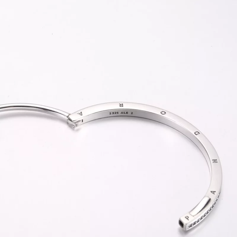 (imagen para) Brazalete con pavé y firma de identificación de Pandora - 592313C01 - Ver 4