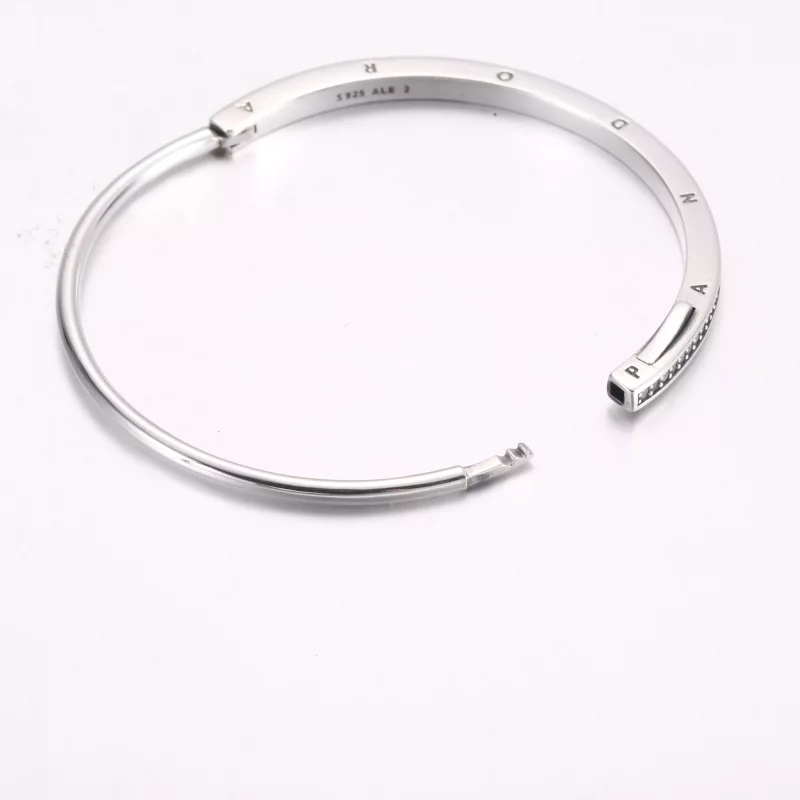 (imagen para) Brazalete con pavé y firma de identificación de Pandora - 592313C01 - Ver 5