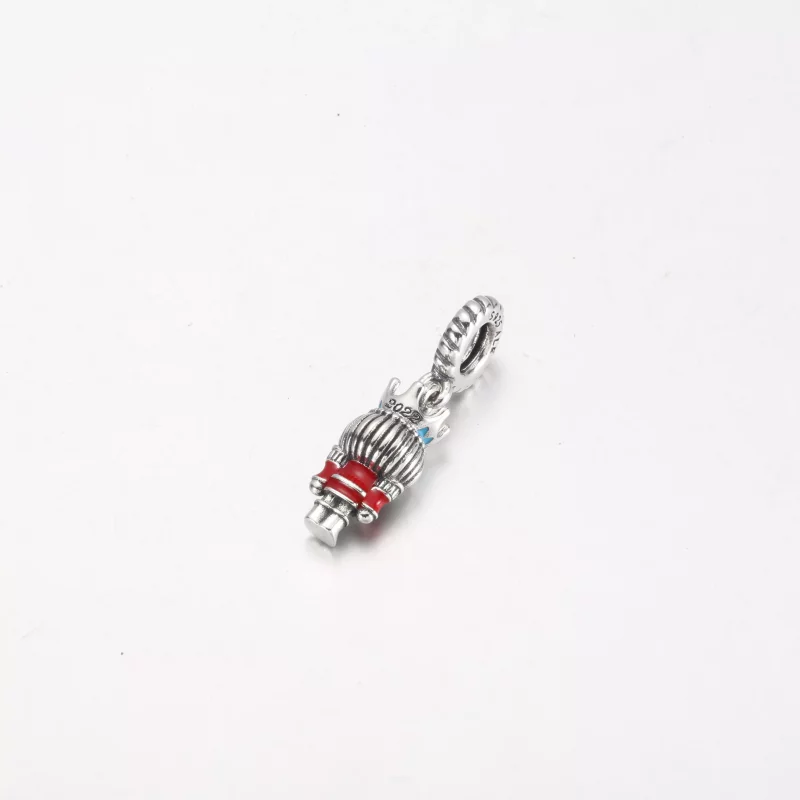 (imagen para) Charm colgante Cascanueces festivo de Pandora 2022 - 792331C01 - Ver 3