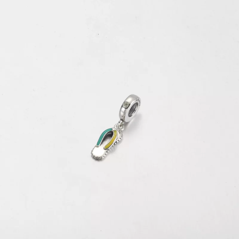 (imagen para) Charm colgante con forma de chancla de Pandora - 792197C01 - Ver 2