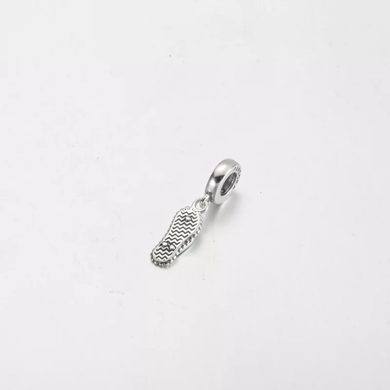 (imagen para) Charm colgante con forma de chancla de Pandora - 792197C01 - Ver 3