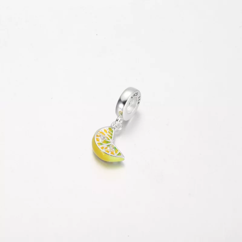 (imagen para) Charm colgante con forma de rodaja de limón y fruta brillante de Pandora - 79169 - Ver 3