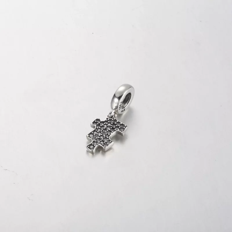 (imagen para) Charm colgante con pieza de rompecabezas brillante de Pandora - 792241C01 - Ver 2