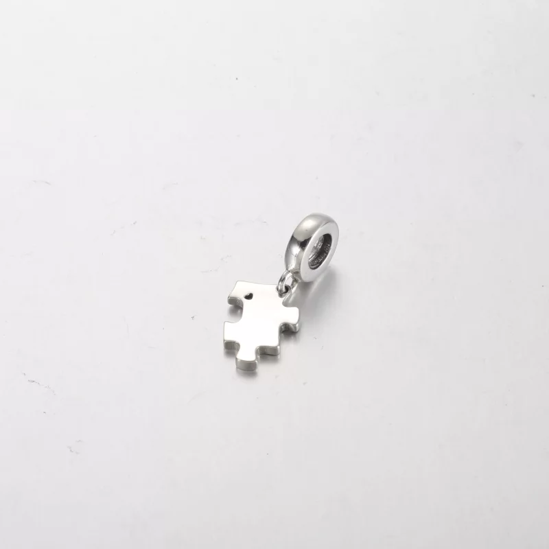 (imagen para) Charm colgante con pieza de rompecabezas brillante de Pandora - 792241C01 - Ver 3
