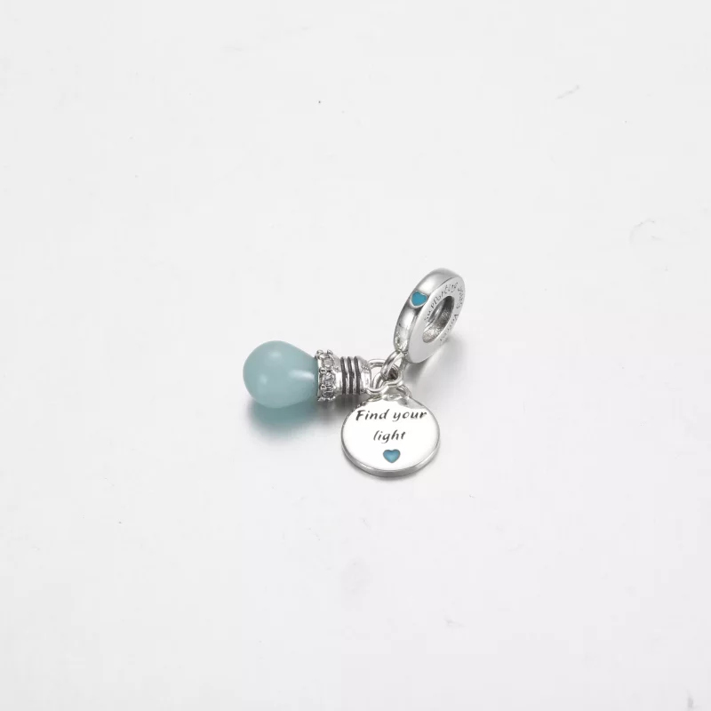 (imagen para) Charm colgante doble con bombilla que brilla en la oscuridad de Pandora - 791123 - Ver 2