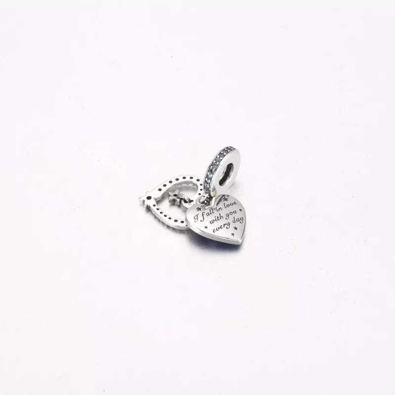 (imagen para) Charm colgante doble con forma de corazón y estrella fugaz celestial de Pandora - Ver 3