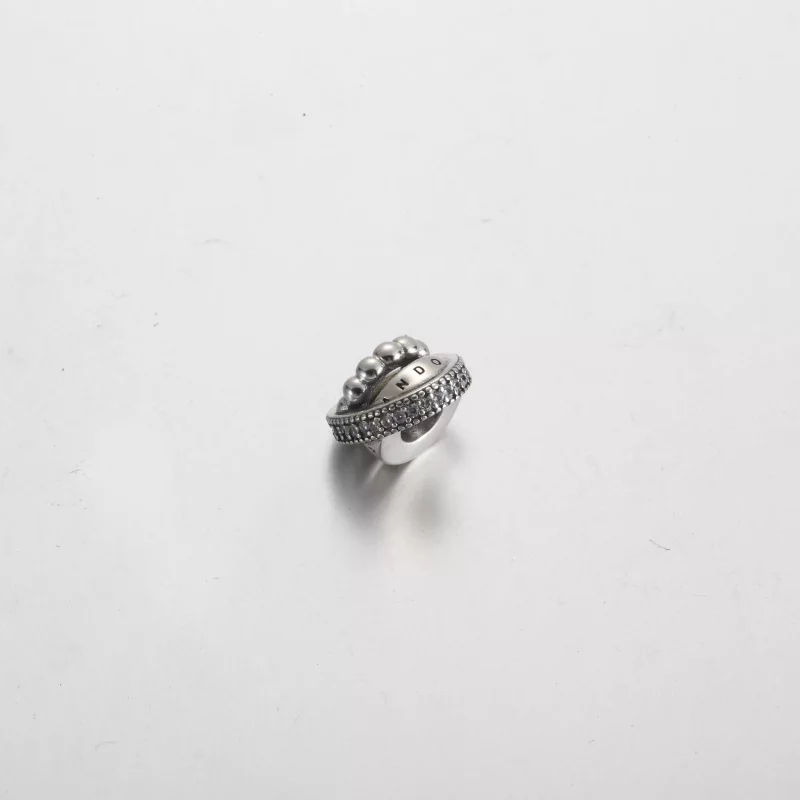 (imagen para) Charm con logotipo de Pandora, pavé y cuentas - 792317C01 - Ver 2