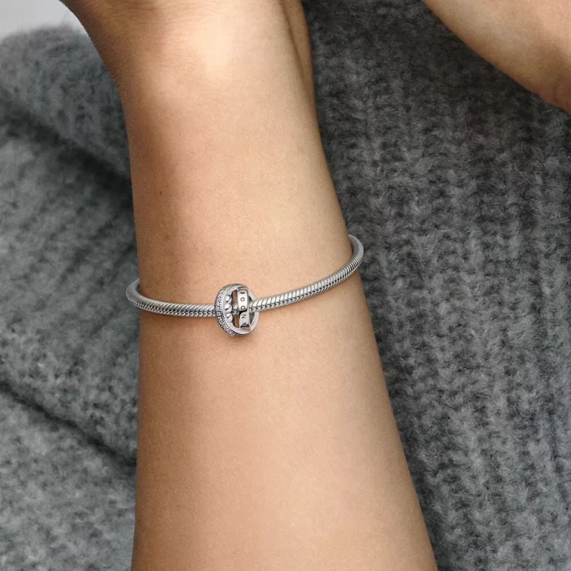 (imagen para) Charm con logotipo de Pandora, pavé y cuentas - 792317C01 - Ver 6